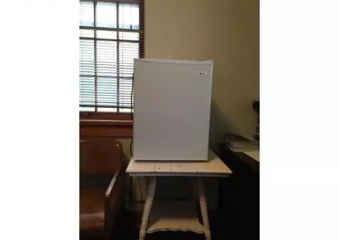 Compact Refrigerator - Mini Fridge